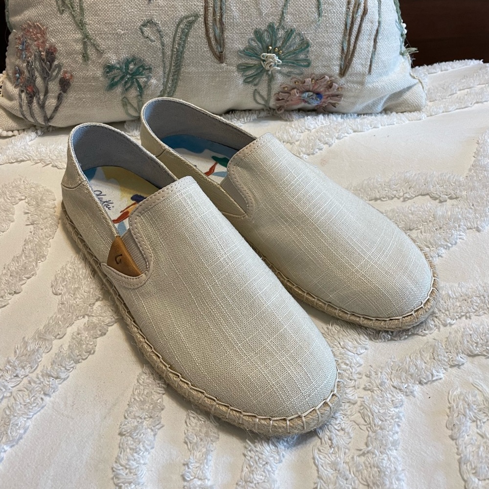Brand new OluKai Espadrilles 8M